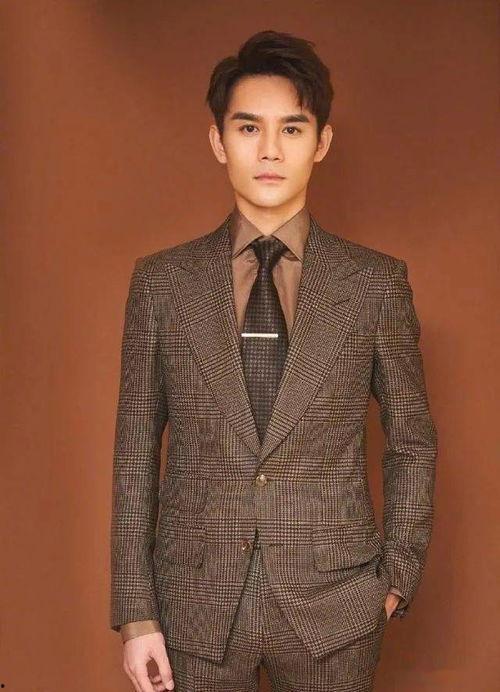 男明星小西服,时尚男星的潮流演绎