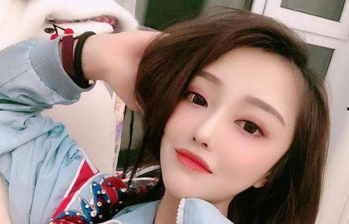 网红飞月阿,揭秘网红背后的传奇人生