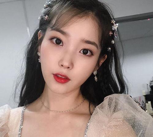 网红iu韩国走红,从校园歌手到国民女神的蜕变之路