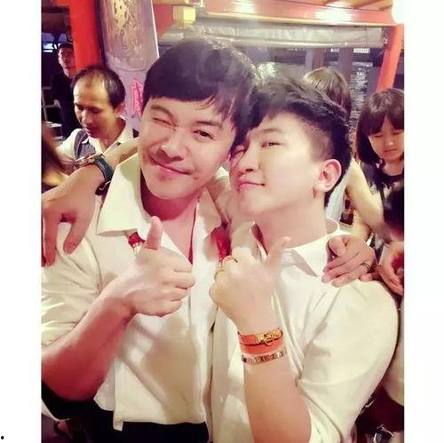 闺蜜在娱乐圈工作吃瓜,闺蜜的“吃瓜”日常